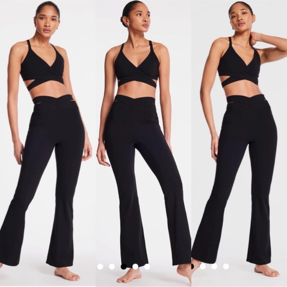 Bandier Le Ore Luna Wrap Flare Legging Black
Size Small